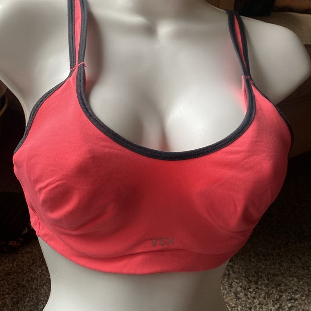 VSX Victoria’s Secret Sport Bra with underwire support 34B Coral